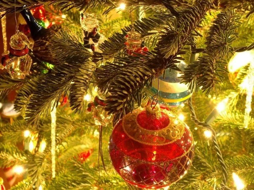 The Ultimate Christmas Tree Decorating Guide laurel home