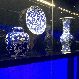 blue and white porcelain chinoiserie metropolitan museum of art through the looking glass