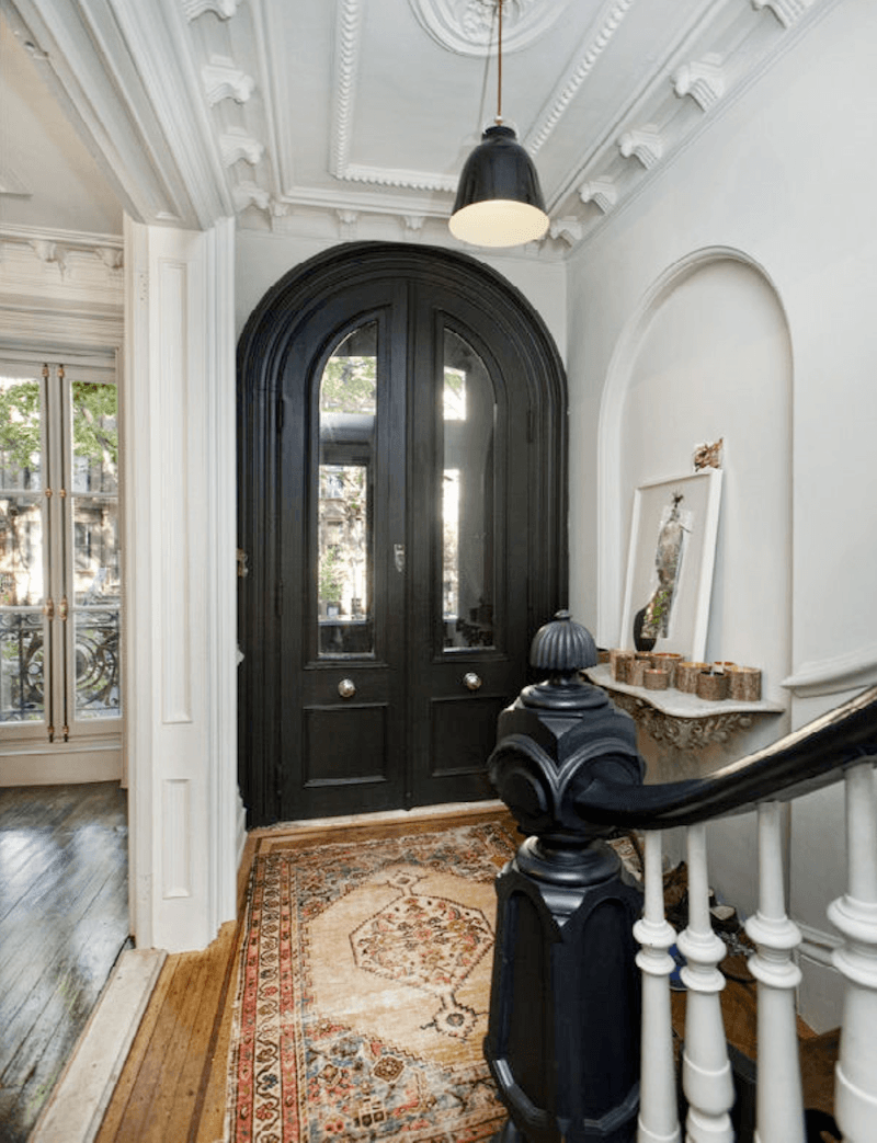 Jenna Lyon's former brownstone black and white entry