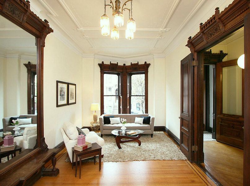 brooklyn-townhouse-dark-wood-trim