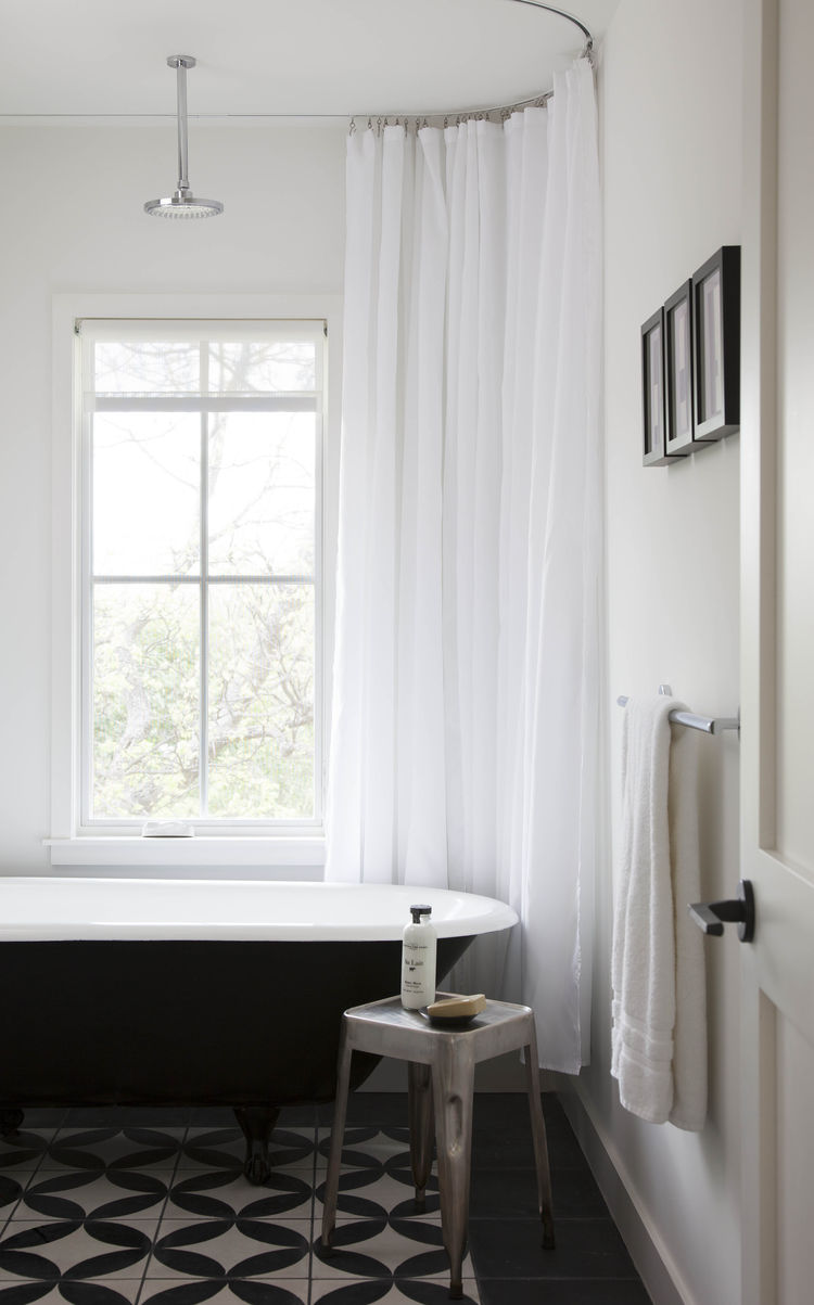 guest-bath-with-black-white-tile