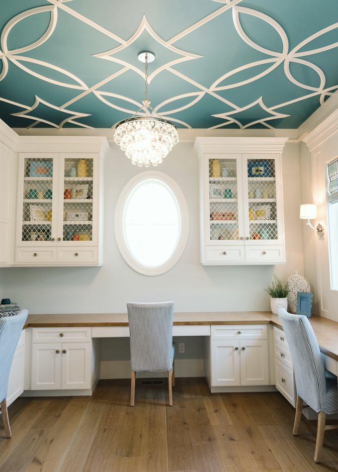 benjamin-moore-baltic-sea-csp-680-ceiling-white-dove-trim-design-lindy-allen-photo-Jessie Alexis Photography-office ceiling