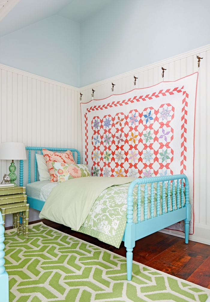 benjamin-moore-intuition-csp-610-sarah-richardson-country-living-stacey-brandford-photo-endless-summer-colorful-bedroom-0615