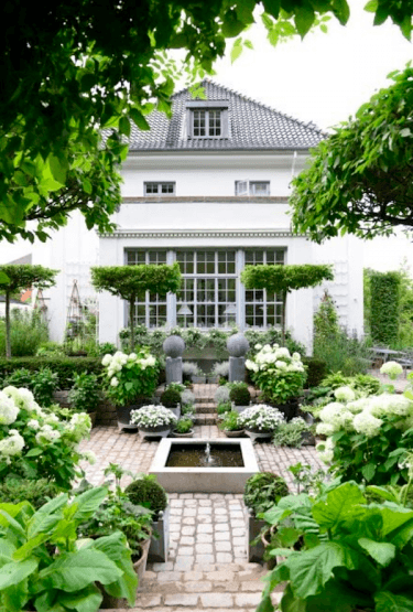 claus green and white garden house - exquisite gardens