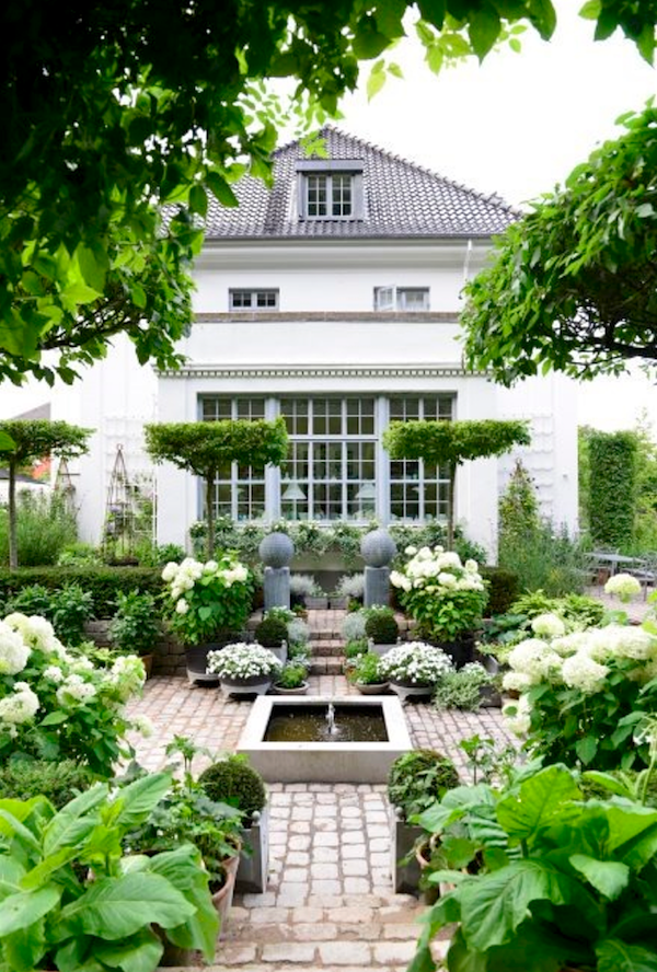 the most exquisite gardens and landscaping ever! laurel home