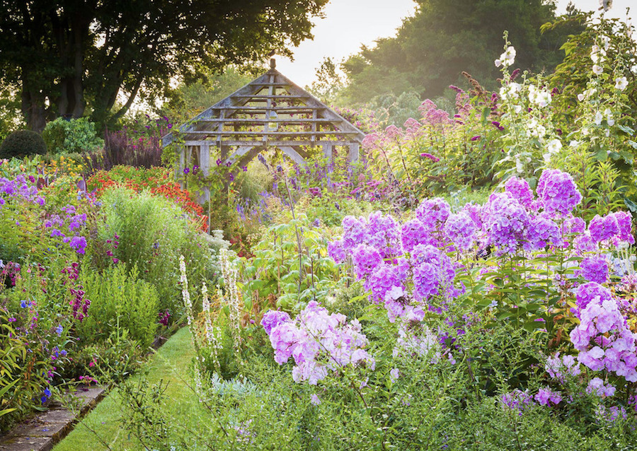 exquisite gardens via Joe Wainright - English garden