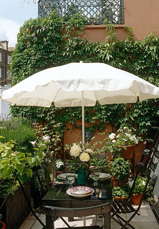 Photo by Tim Beddow - The Interior Archive small urban garden outdoor dining