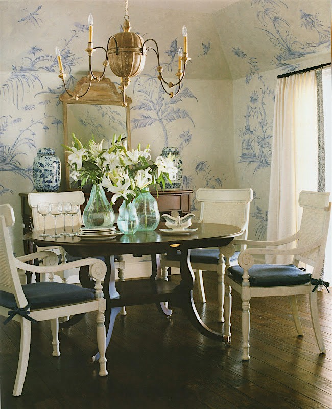 phoebe-howard-lovely-fresh-traditional-dining-room-with-round-table-white-chairs-and-a-chinoiserie-hand-painted-mural
