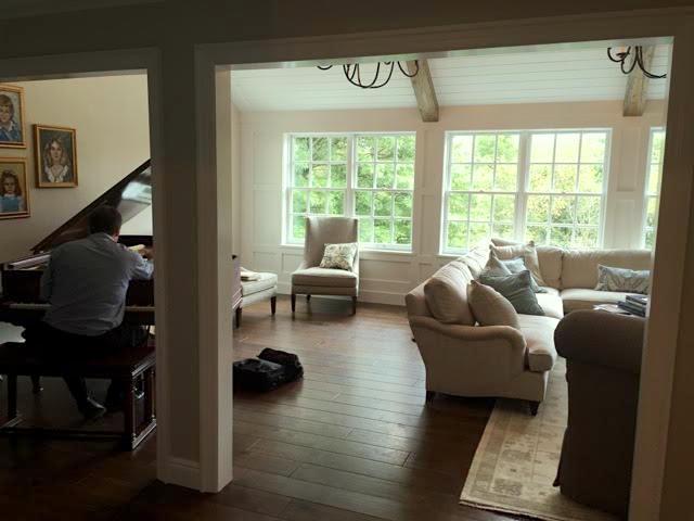 k-living-room-with-piano