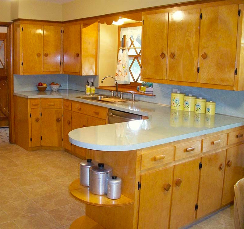 1950s-style-maple-cabinets