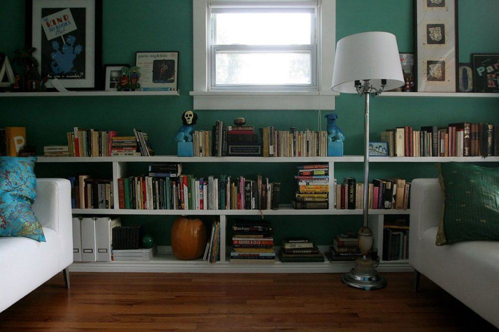 apartment-therapy-bungalow-bookshelves