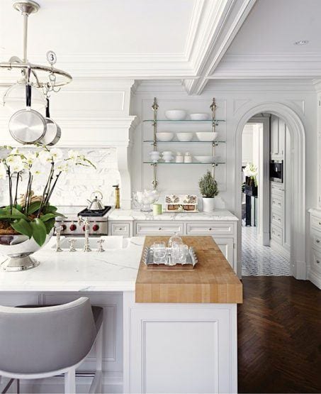 https://laurelberninteriors.com/wp-content/uploads/2017/01/22-23362-post/Holiday-Guide-1TheWhite-Kitchen-Island-Betty-Theodoropoulos-photo-Angus-Fergusson-via-House-and-Home-453x555.jpeg