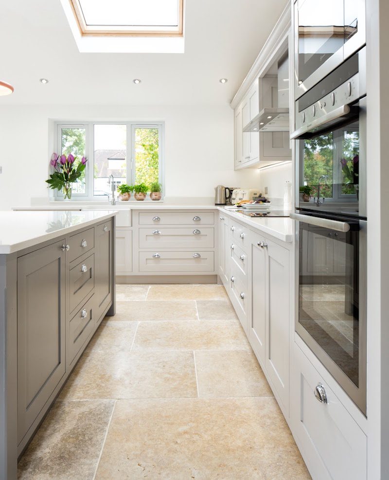 12 Farrow And Ball Colors For The Perfect English Kitchen Laurel Home   Maple And Gray Shaker Kitchen Cornforth White And Moles Breath 