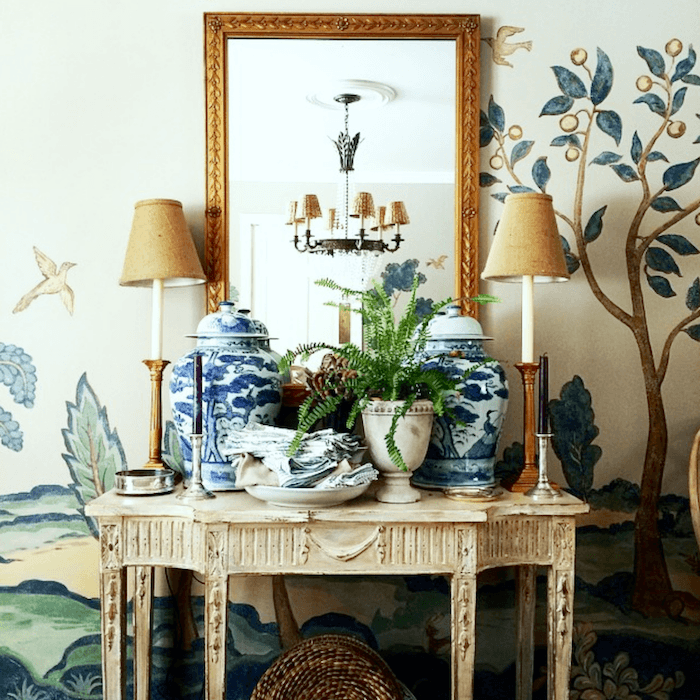 Superb decorating by Maura Endres - @m.o.endres on instagram - beautiful vignette with blue and white Chinoiserie porcelains