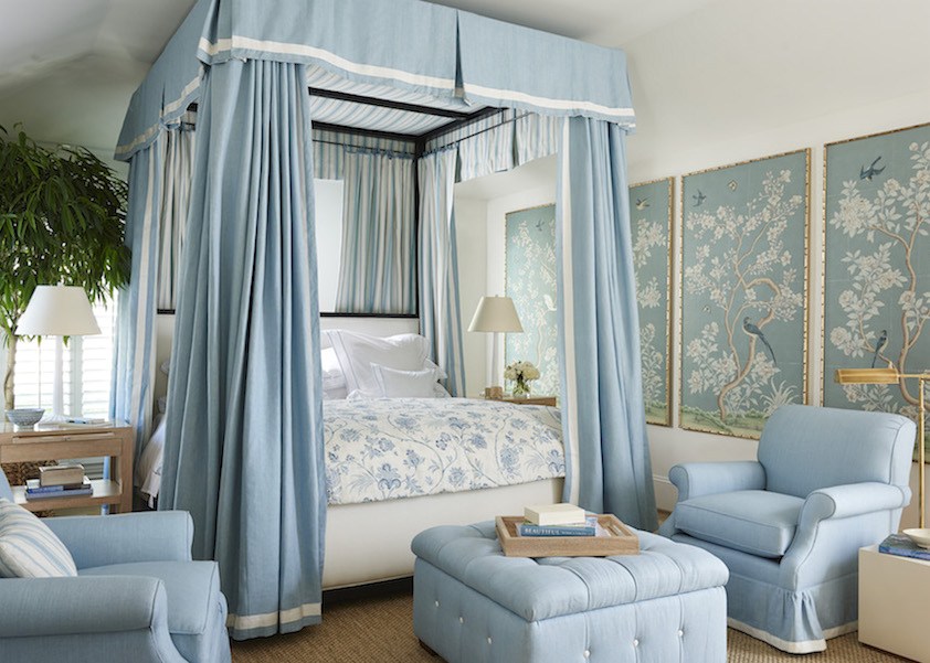 style beat - Mark d Sikes blue and white bedroom with chinoiserie panels