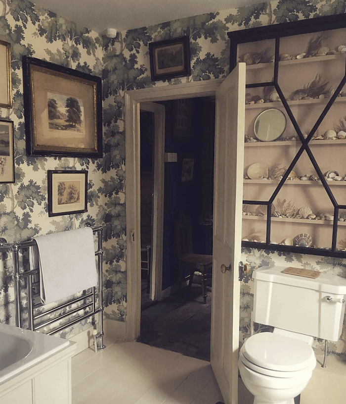 https://laurelberninteriors.com/wp-content/uploads/2017/10/15-28637-post/Sandberg-wallpaper-bathroom-by-tradchap-via-instagram.png