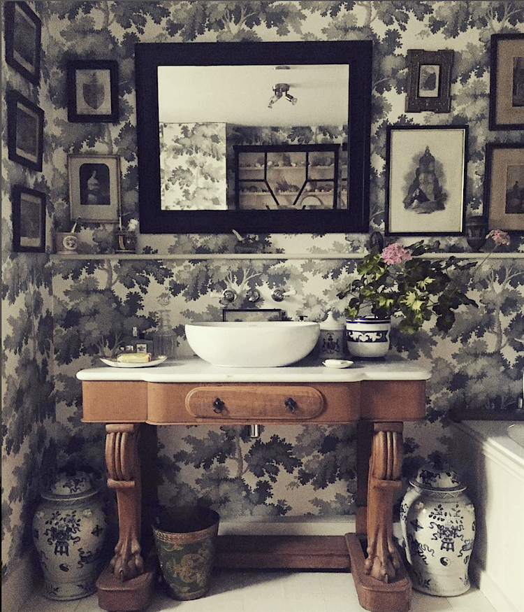 Tradchap on instagram unbathroom with Raphael wallpaper from Sandberg