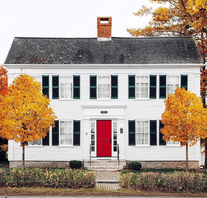 PJ Havel Kennebunkport Maine Benjamin Moore Heritage red door