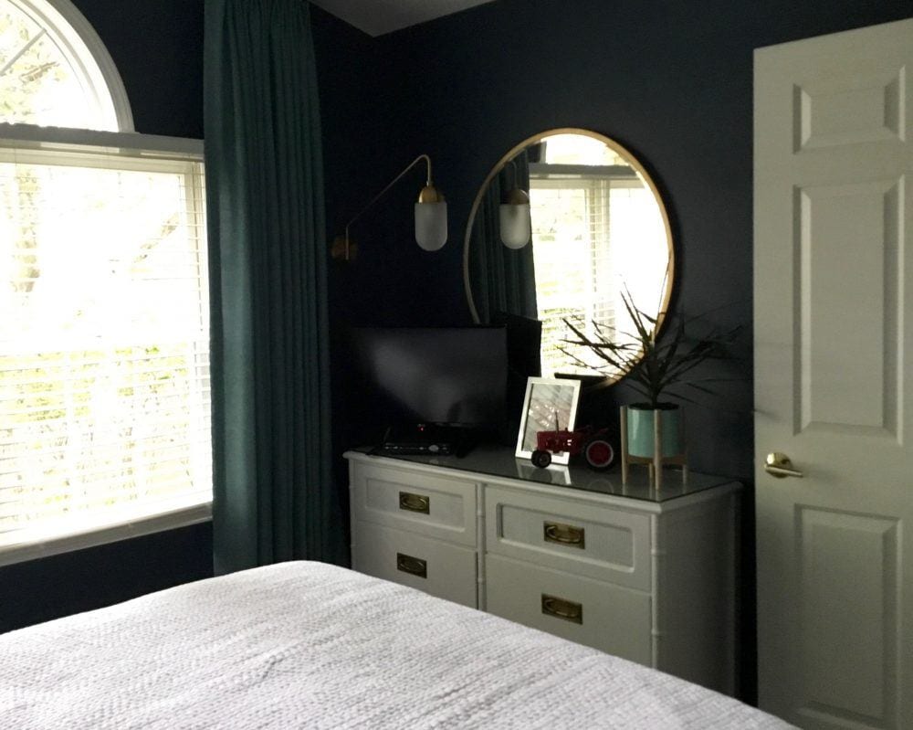 guest bedroom with Benjamin Moore Newburyport hc-155 Blue walls 