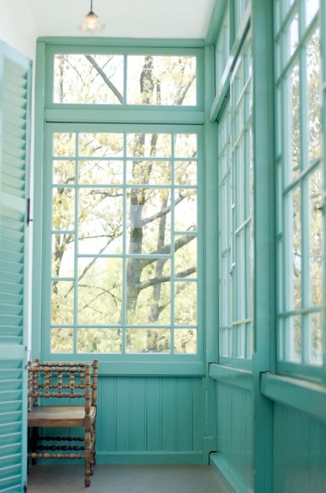 porch in New Orleans with transom windows