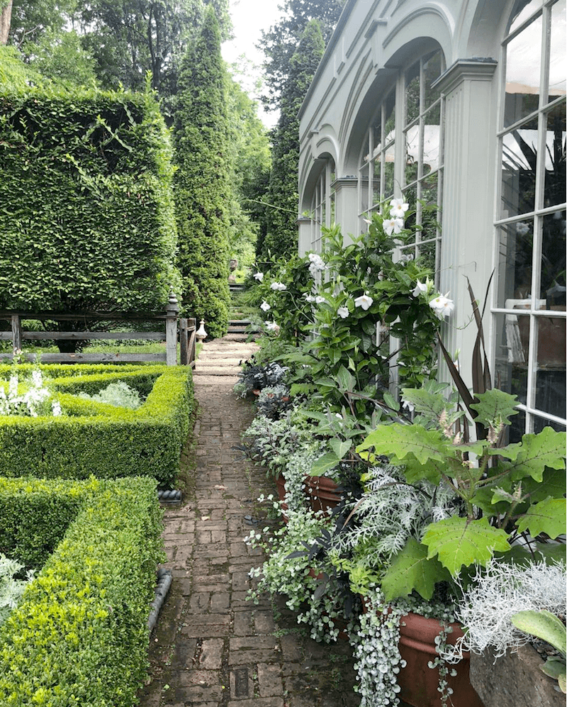 via @bunnys_eye on instagram - her exquisite home and garden - Sharon, CT not bland decor