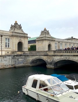 Christiansbourg palace gates - Copenhagen design tour - designtrailcph