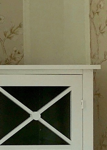 Benjamin Moore white dove differences detail - cabinet clashes with wall