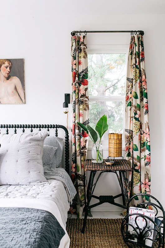 via sfgirlbybay - photo - Lili Glass - colorful bedroom - contemporary design - white walls