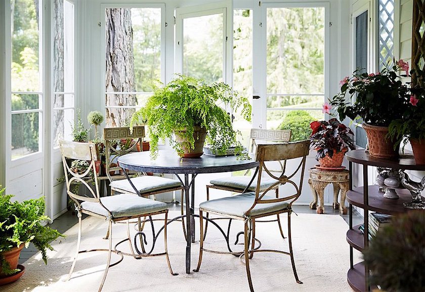 Bunny Williams - sunroom - conservatory-small dining area