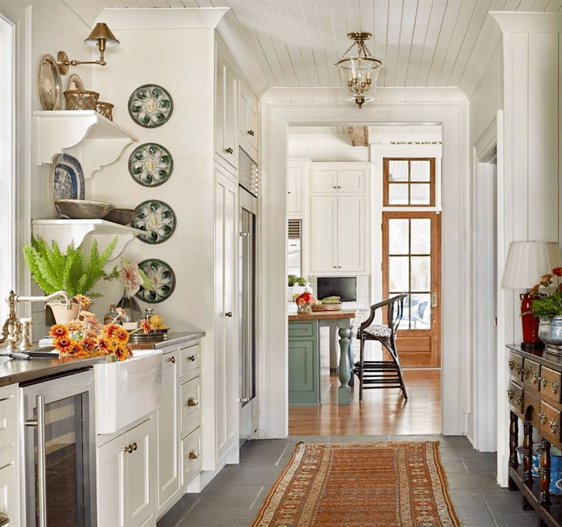Fabulous kitchen - Decorating with plates -design - James Farmer - photo - Emily Followill