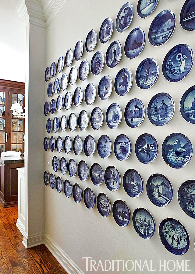 Traditional Home blue and white decorating with plates - photo Werner Straube