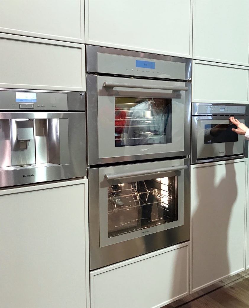 Thermador - sleek built in ovens - coffee maker - microwave KBIS Las Vegas 2019 - Masterpiece Collection