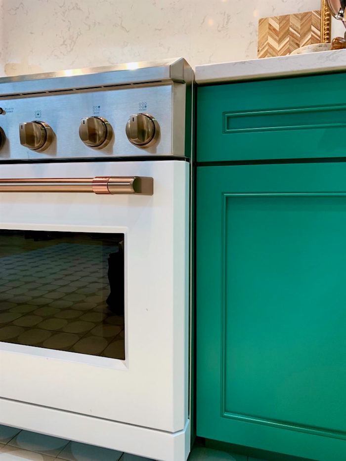 Kristine Kohut - colorful kitchen appliances-detail cafe range KBIS 2019