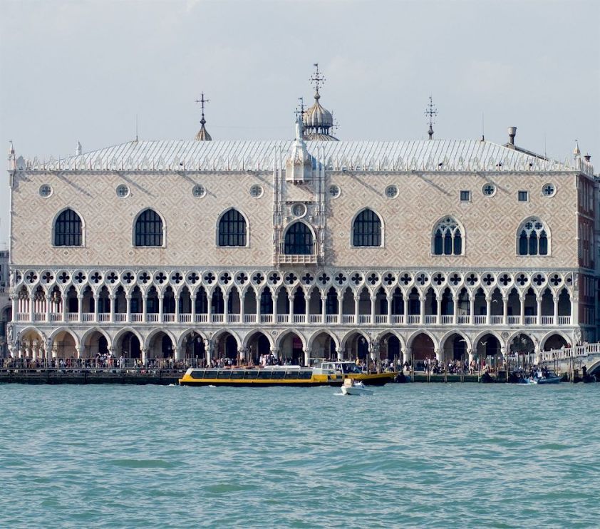 Photograph of_the_Doges_Palace_in_Venice