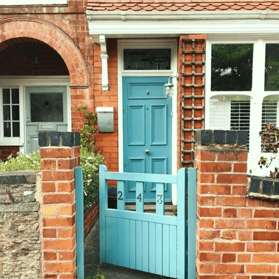 images Red Brick House With Green Door blue green door with red brick house