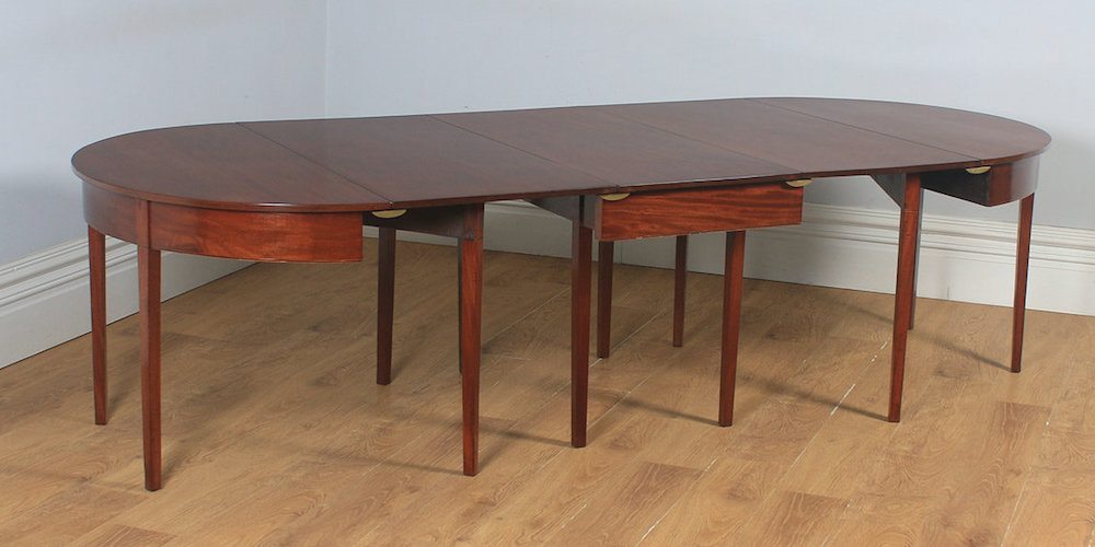 Antique English Georgian Mahogany, 10 Seat Round Extendable Dining Table