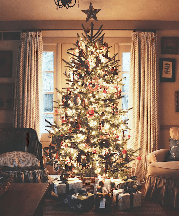 via @nineandsixteen on instagram - magical Christmas tree - holiday 