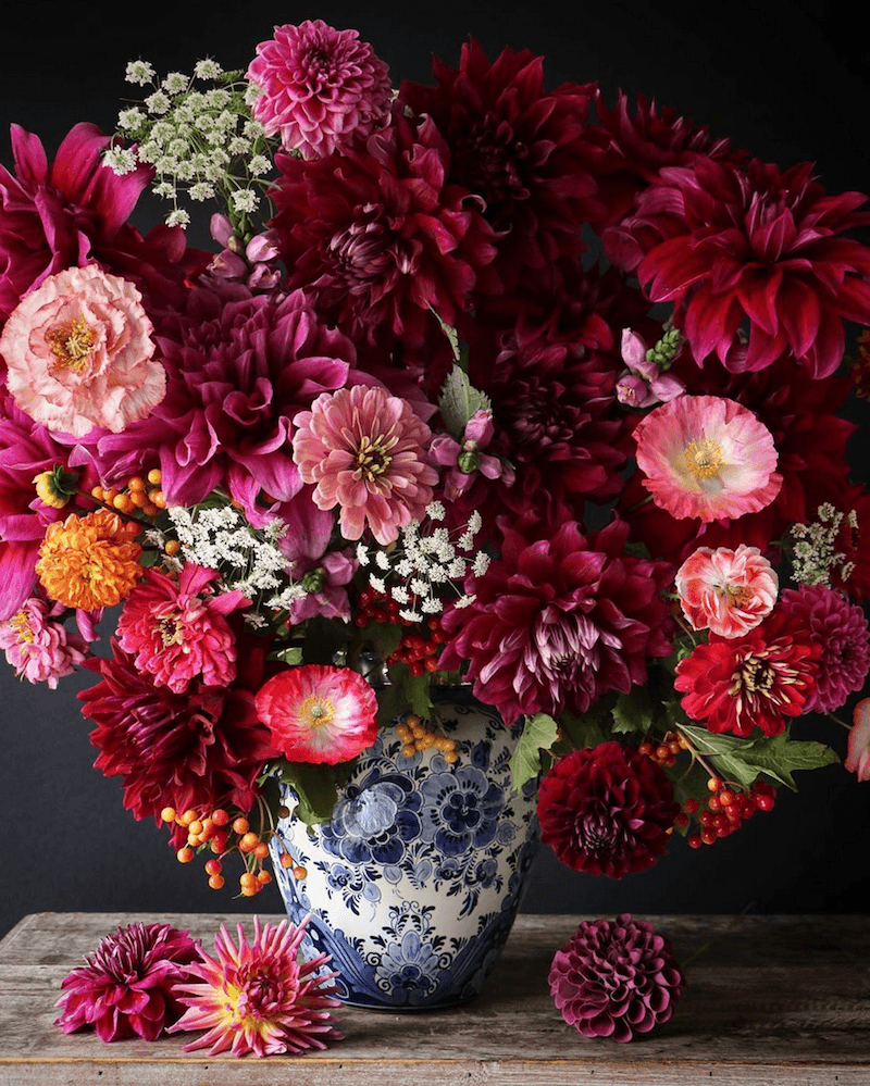 via @cakeatelieramsterdam on instagram - floral analogous color scheme