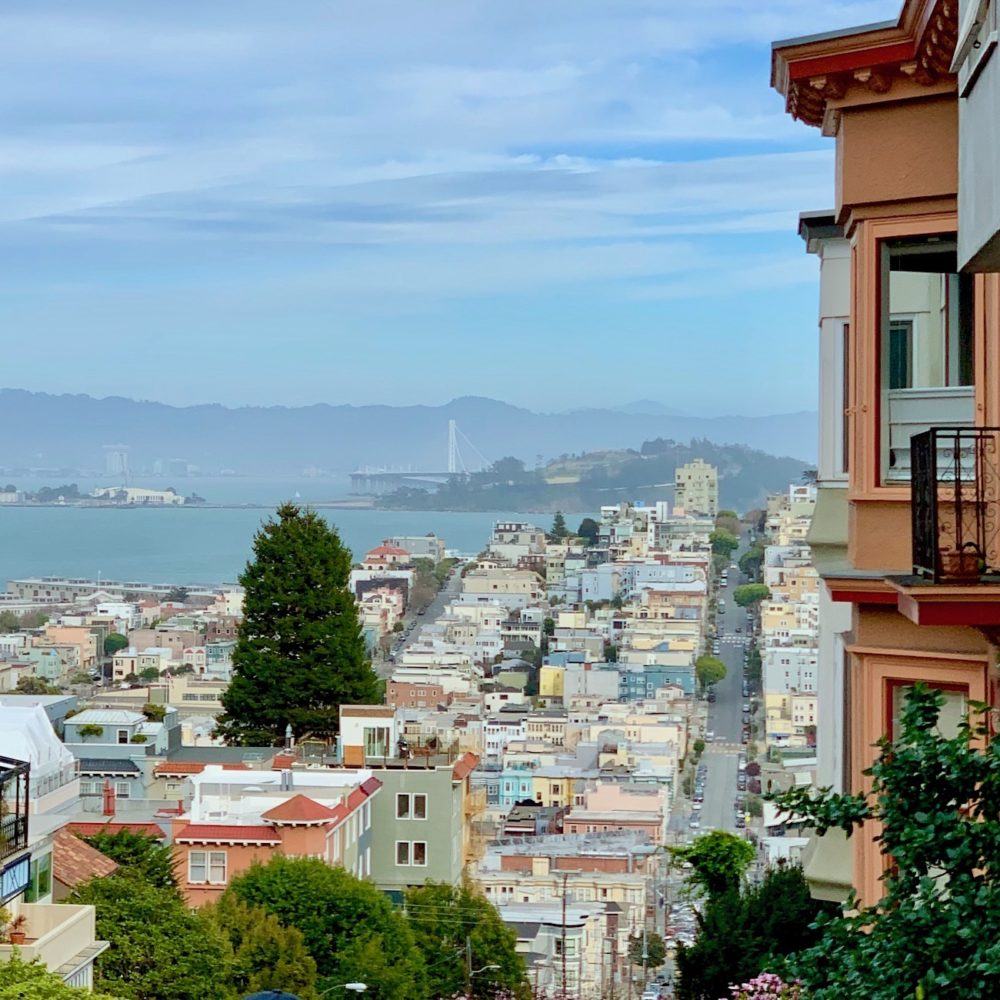 Classical Architecture in San Francisco-Lombard St. San Francisco Bay