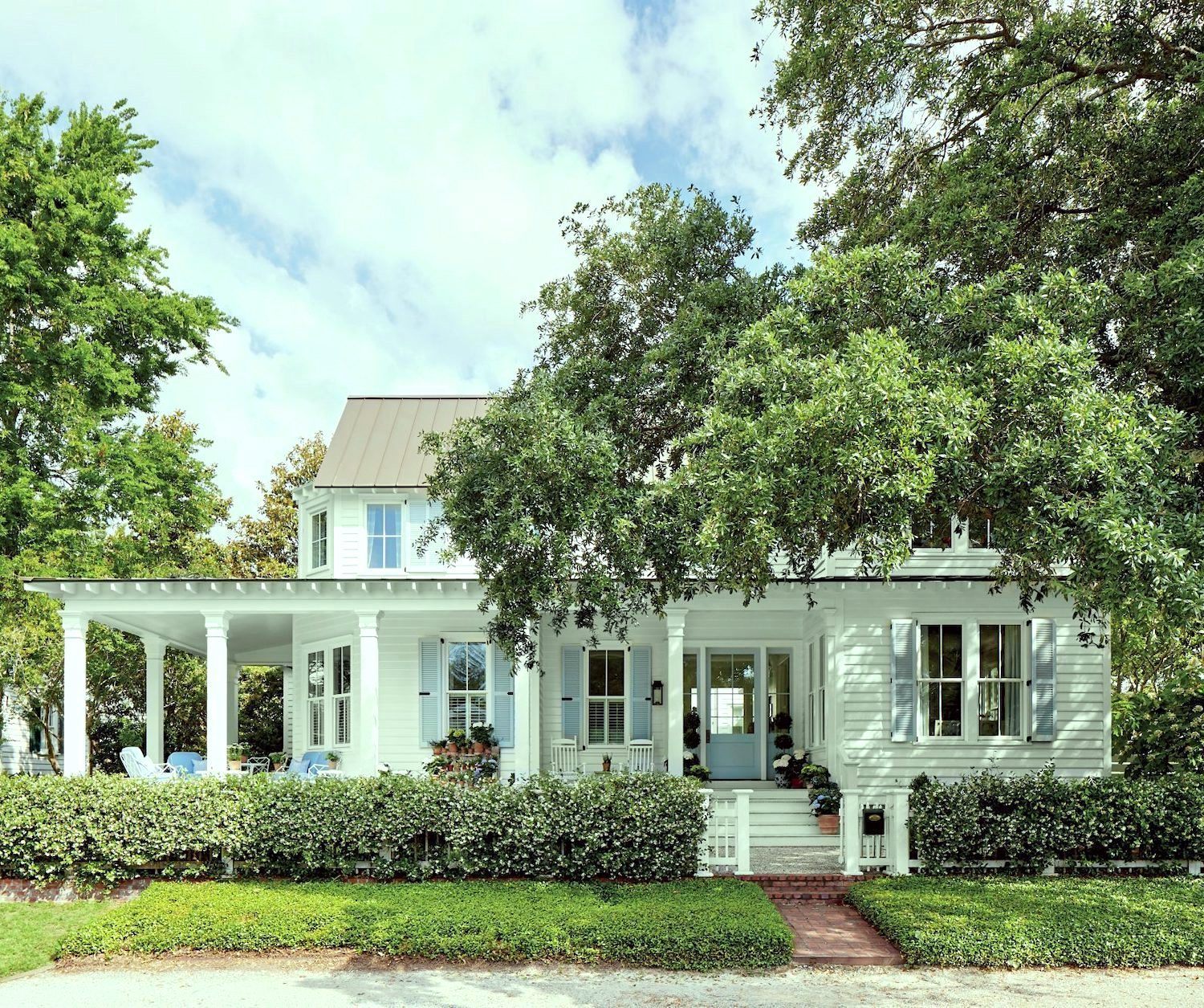 Julia Berolzheimer on instagram - Gal Meets Glam - photo- Hector Manuel Sanchez - Lizzie Cullen Cox - Southern Living