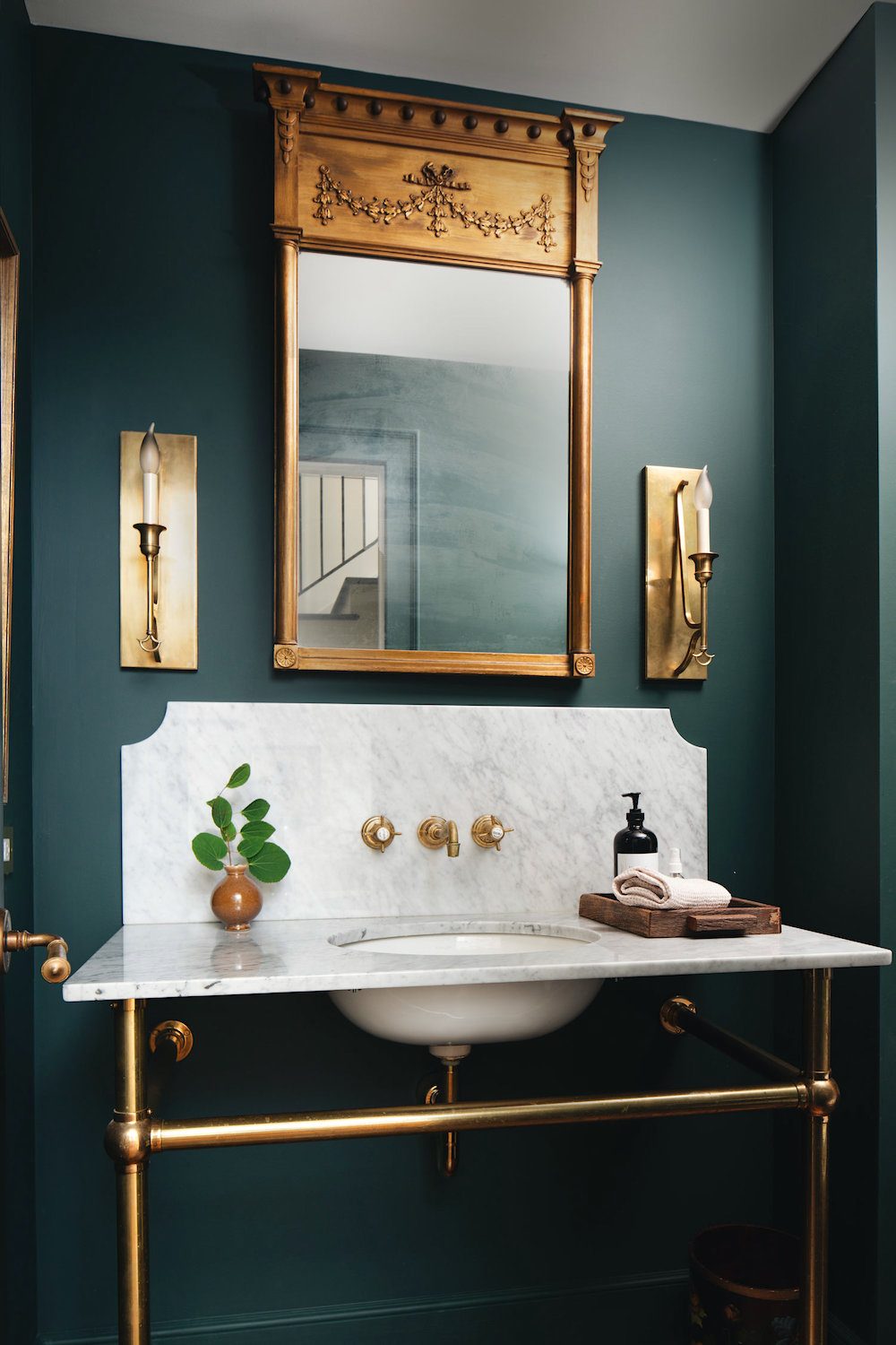 Jean Stoffer Design - mother-daughter interior designers - Lakeside_smashing bathroom