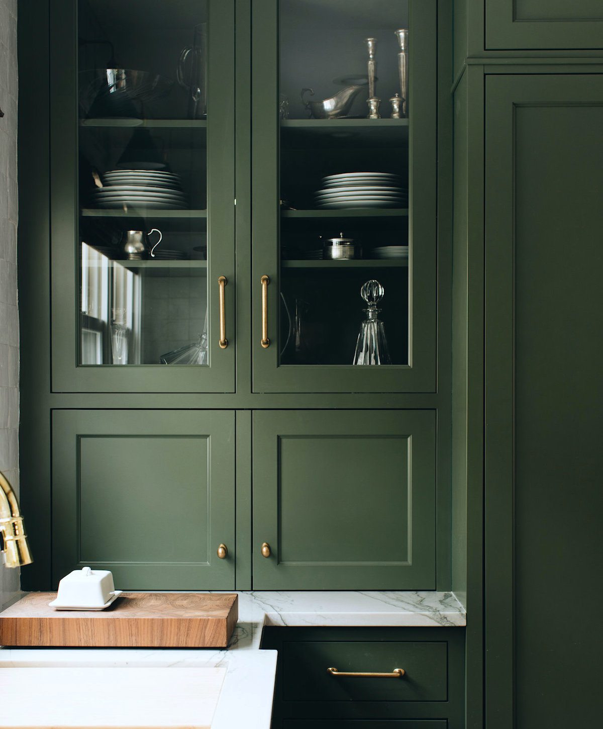 Jean Stoffer Design - mother-daughter interior designers+Fair Oaks kitchen detail - no-fail kitchen cabinet colors