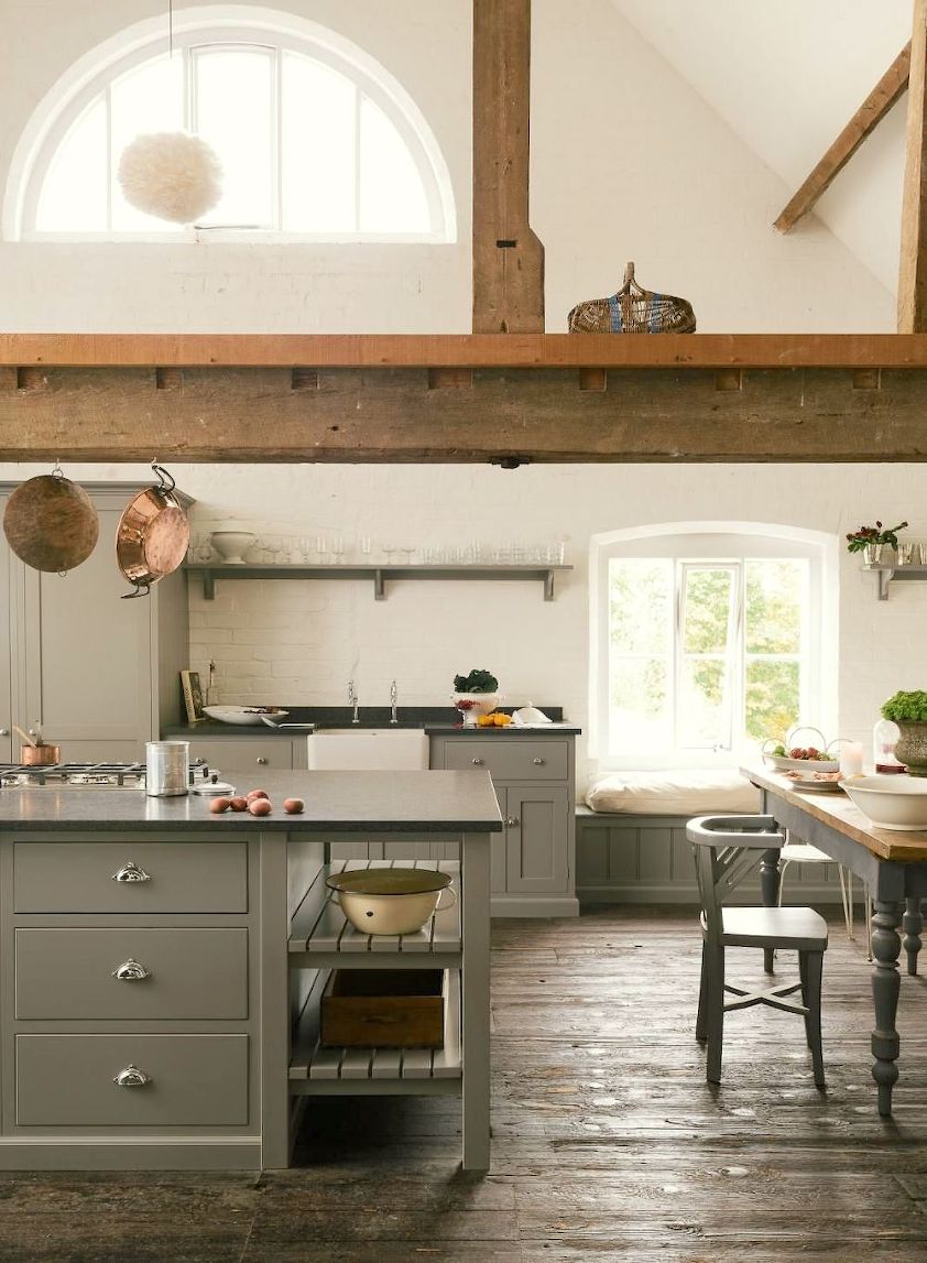 DeVOL kitchen looks like Benjamin Moore Copely Gray hc-104 - no-fail kitchen cabinet colors