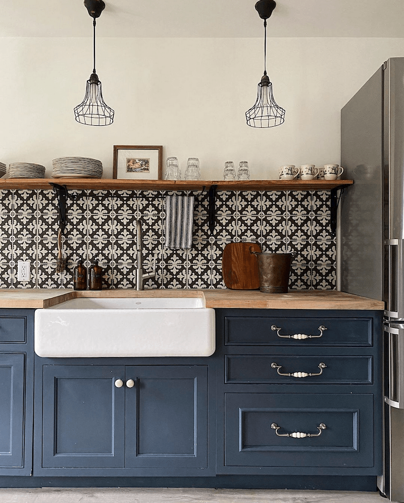 Jean Stoffer Guest house - no fail kitchen cabinet colors - classic kitchen combos