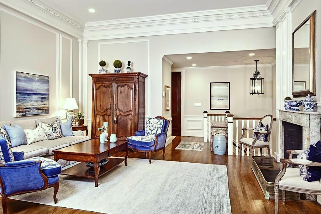 215 Commonwealth Ave - Boston - not gloppy trim - gorgeous living room