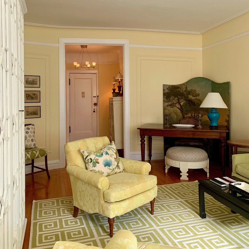 Pondfield Rd Bronxville apartment for sale - living room - entry - Benjamin Moore America