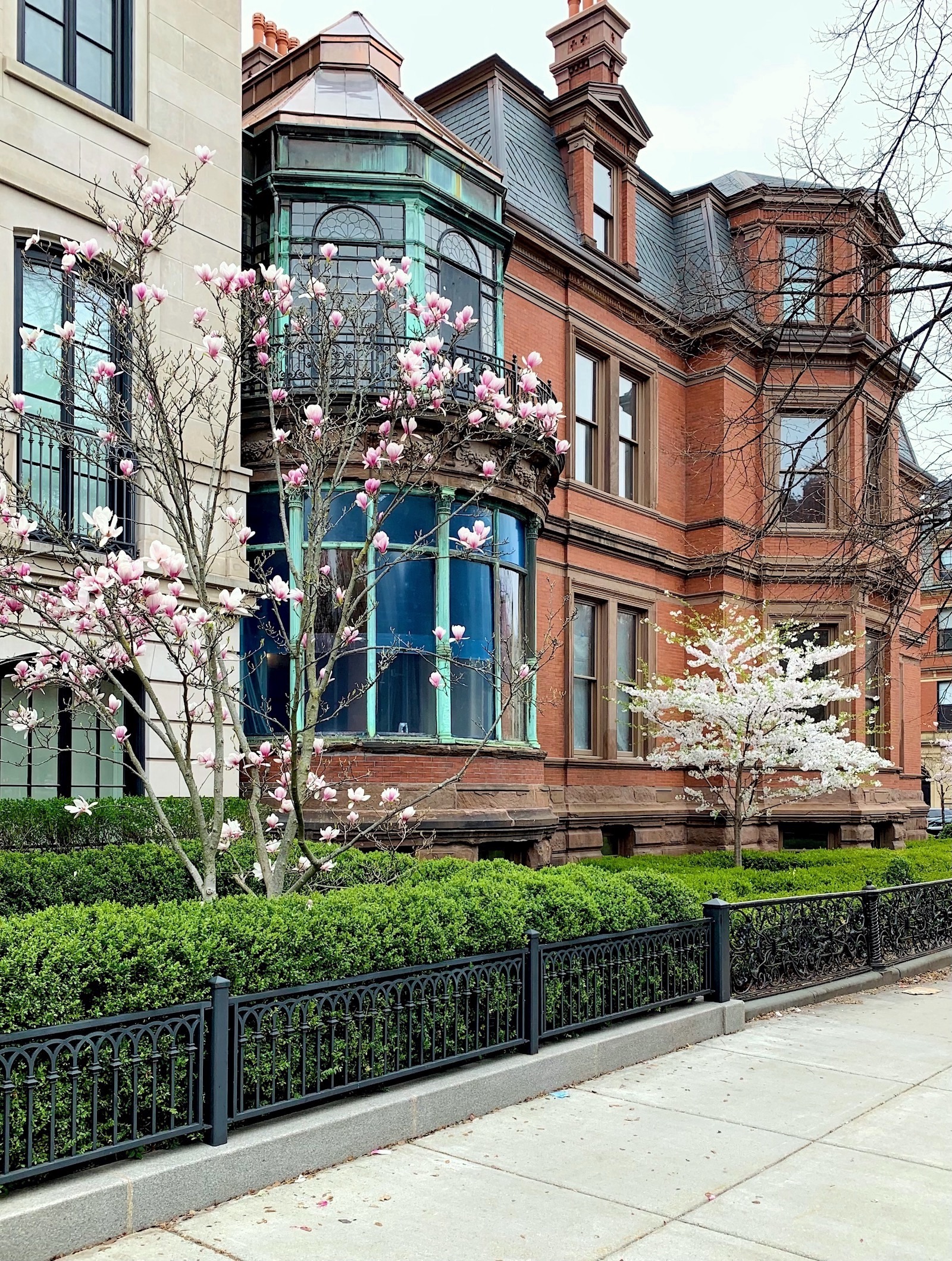 fantastic house - Springtime in Boston - Commonwealth Ave