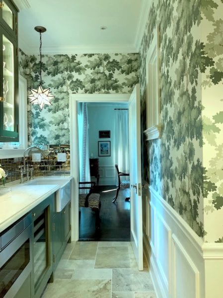 Butler&rsquo;s Butler&rsquo;s pantry iconic wallpaper - Sandberg Raphael - green