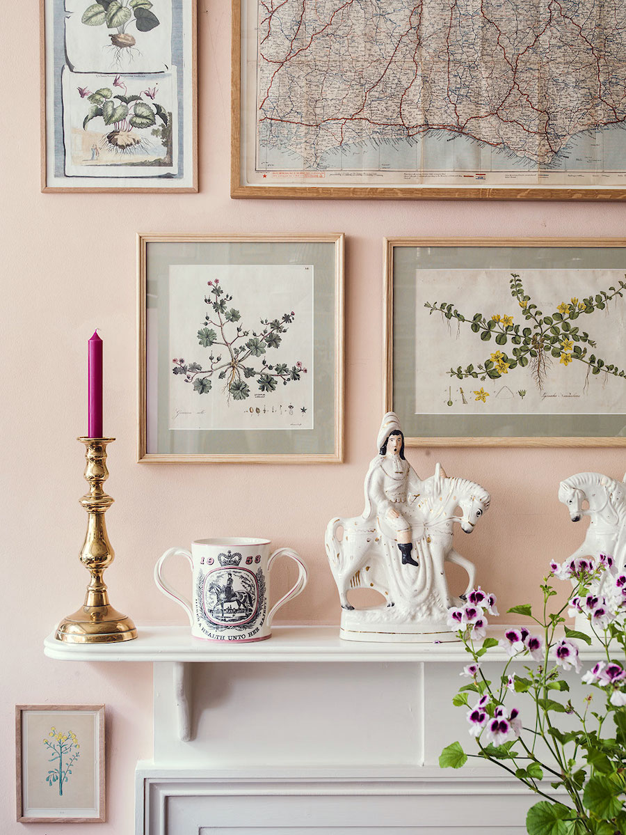 farrow-ball-pink-ground-walls-staffordshire-figurine-fireplace-mantle-queen-elizabeth-loving-cup-mug-royal-doulton-ben-pentreath-and-hall-rugby-street-london