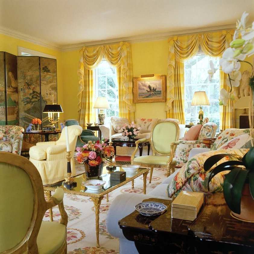 MarioBuatta_elegant traditional living room - English country style with chint